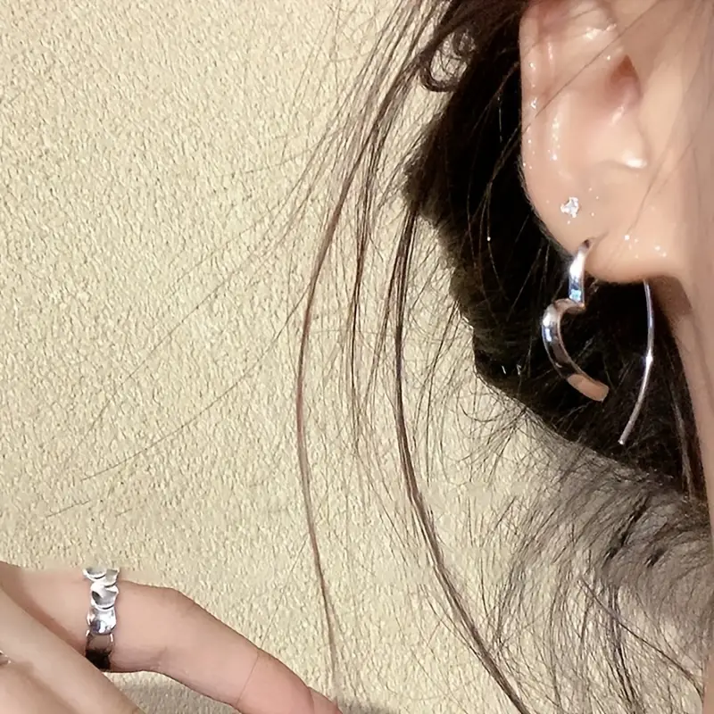 Irregular Heart Design Hoop Earrings - Image 10