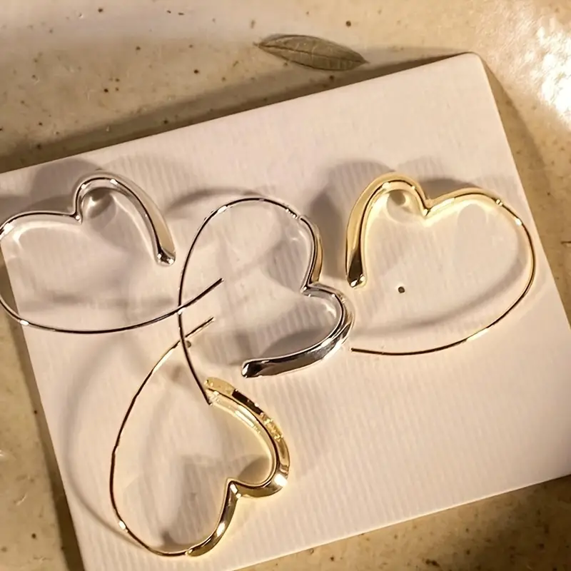 Irregular Heart Design Hoop Earrings - Image 3