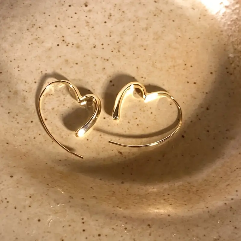Irregular Heart Design Hoop Earrings - Image 5